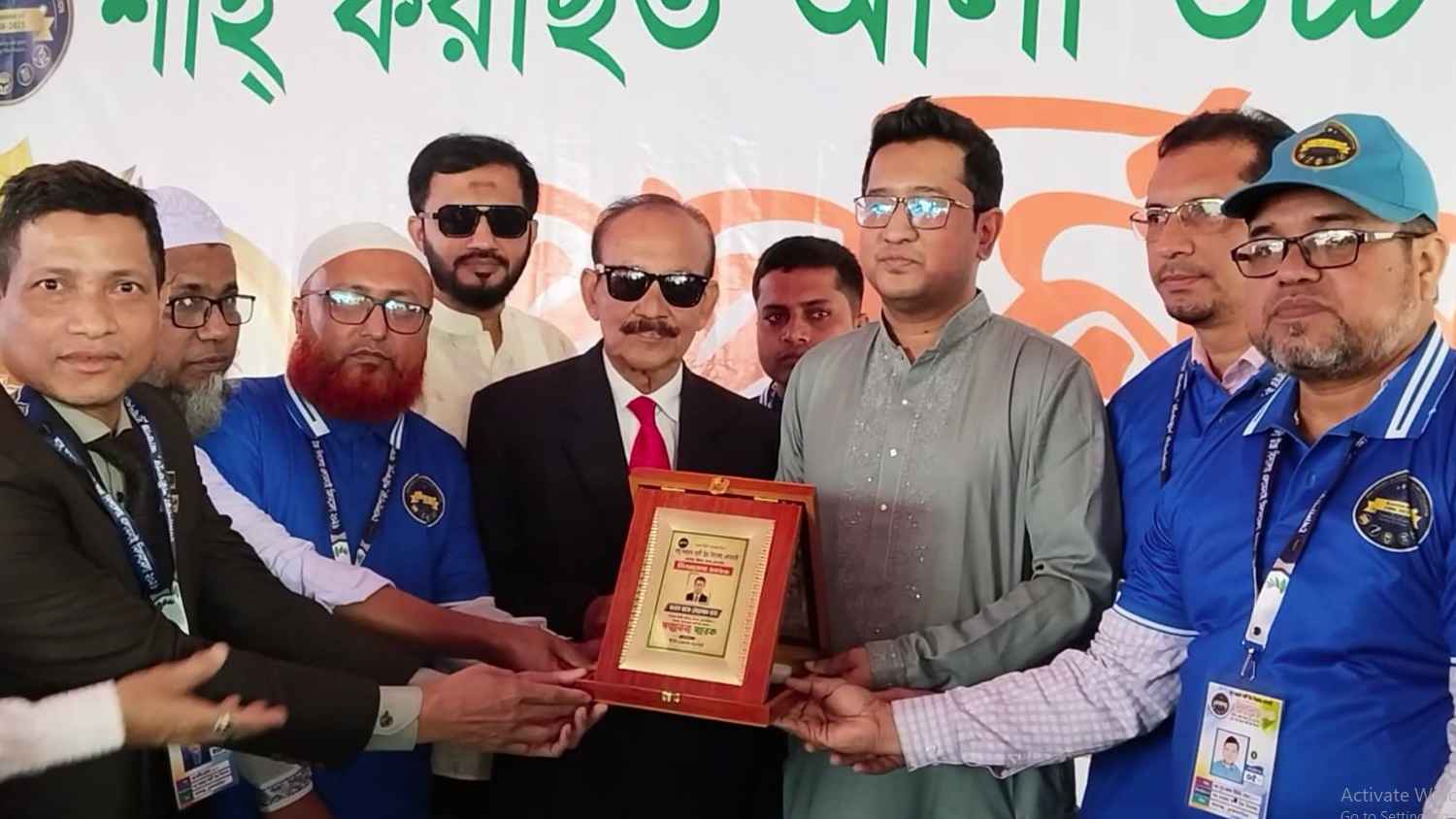 'বিদ্যালয় আমাদের শেখায় কীভাবে গুরুজনদের শ্রদ্ধা করতে হয়'