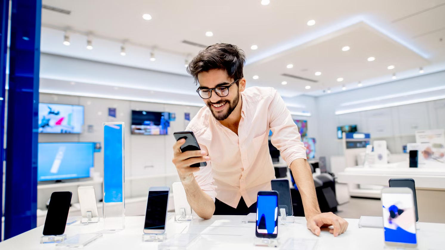 স্মার্টফোনে ঈদ অফার ২০২৬: মেগা ক্যাম্পেইন ও পুরস্কারের ছড়াছড়ি