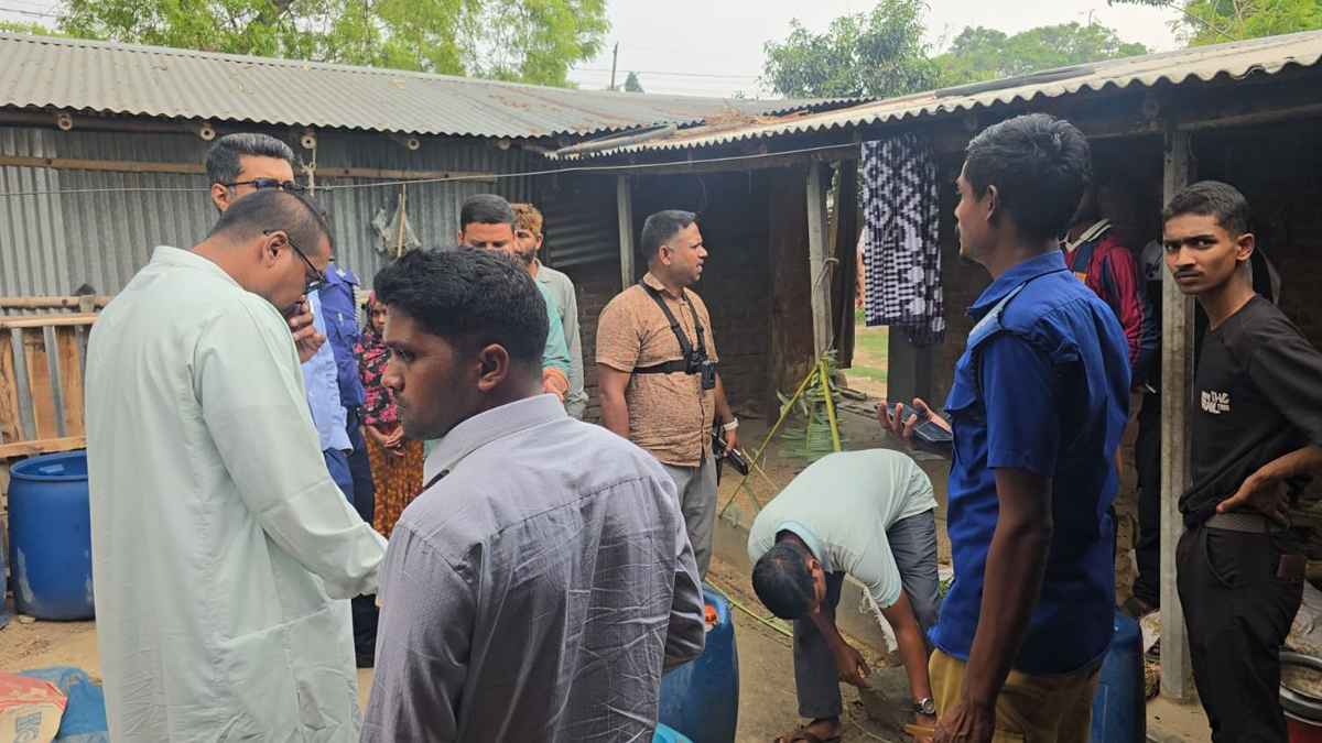 বাড়ির টয়লেটে মিলল ১৪৫ লিটার তেল, মালিককে জরিমানা