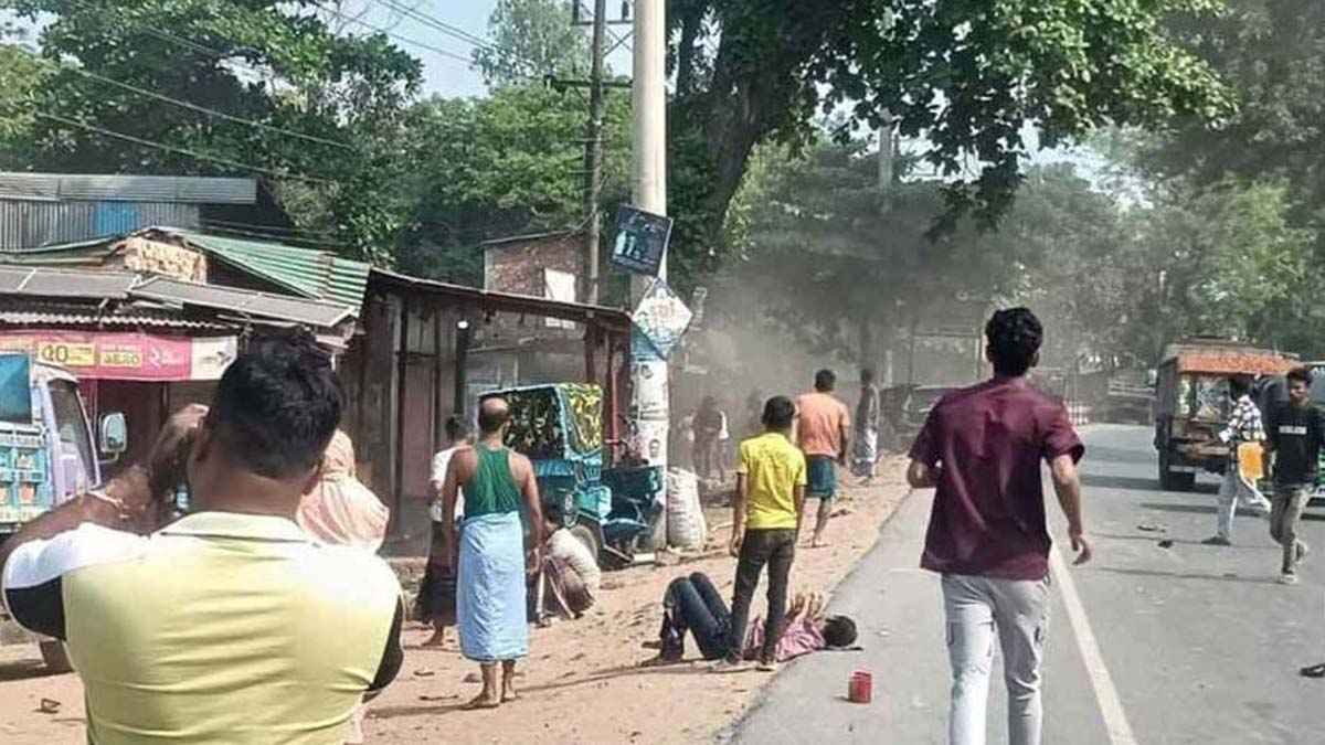 চট্টগ্রামে মাইক্রোবাসের ধাক্কায় নিহত ২