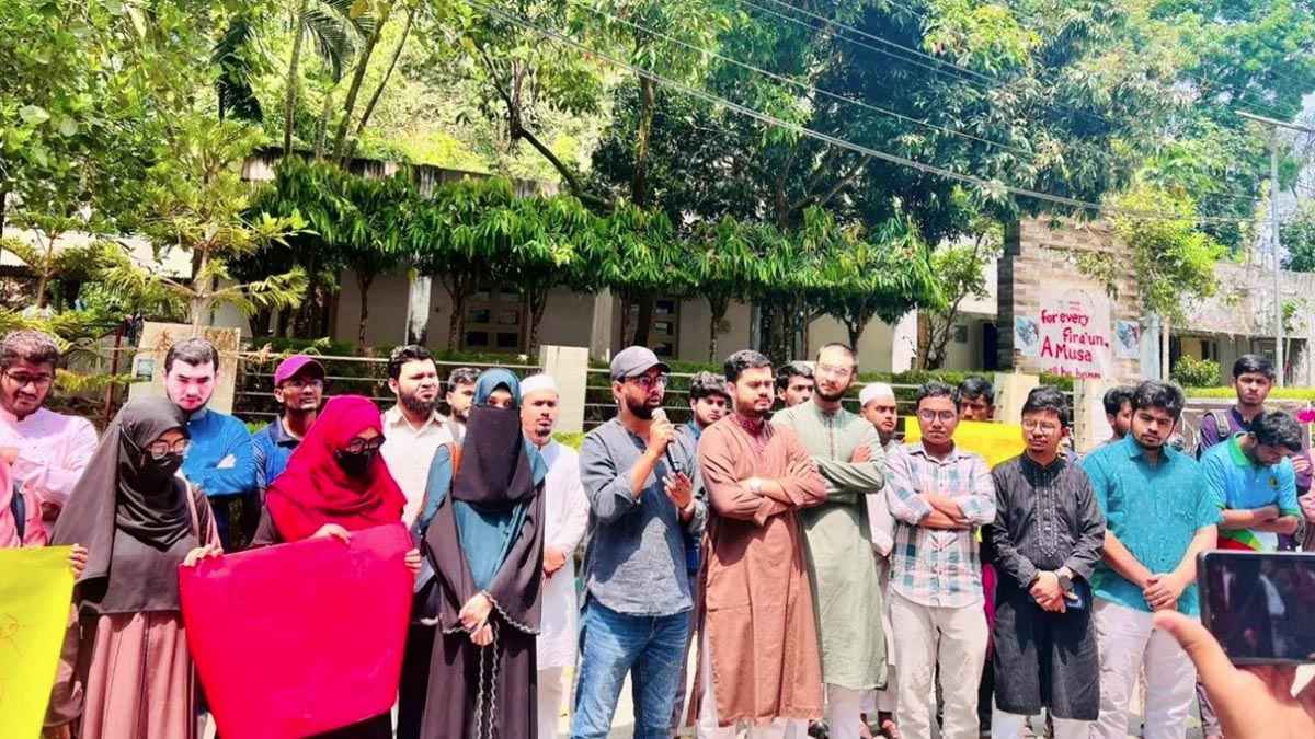 চাকসু সম্পাদক মাসুম বিল্লাহর ওপর হামলা, বিচার দাবিতে মানববন্ধন