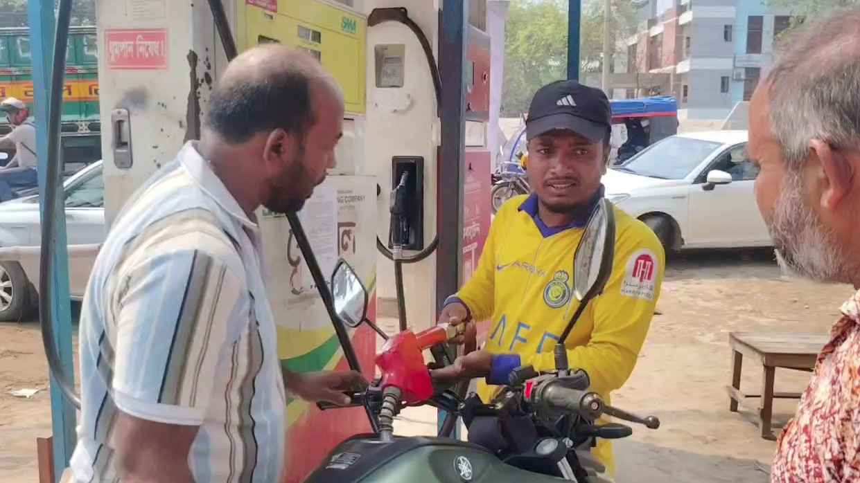 চুয়াডাঙ্গায় বৈধ কাগজপত্র যাচাইয়ের পর মিলছে তেল