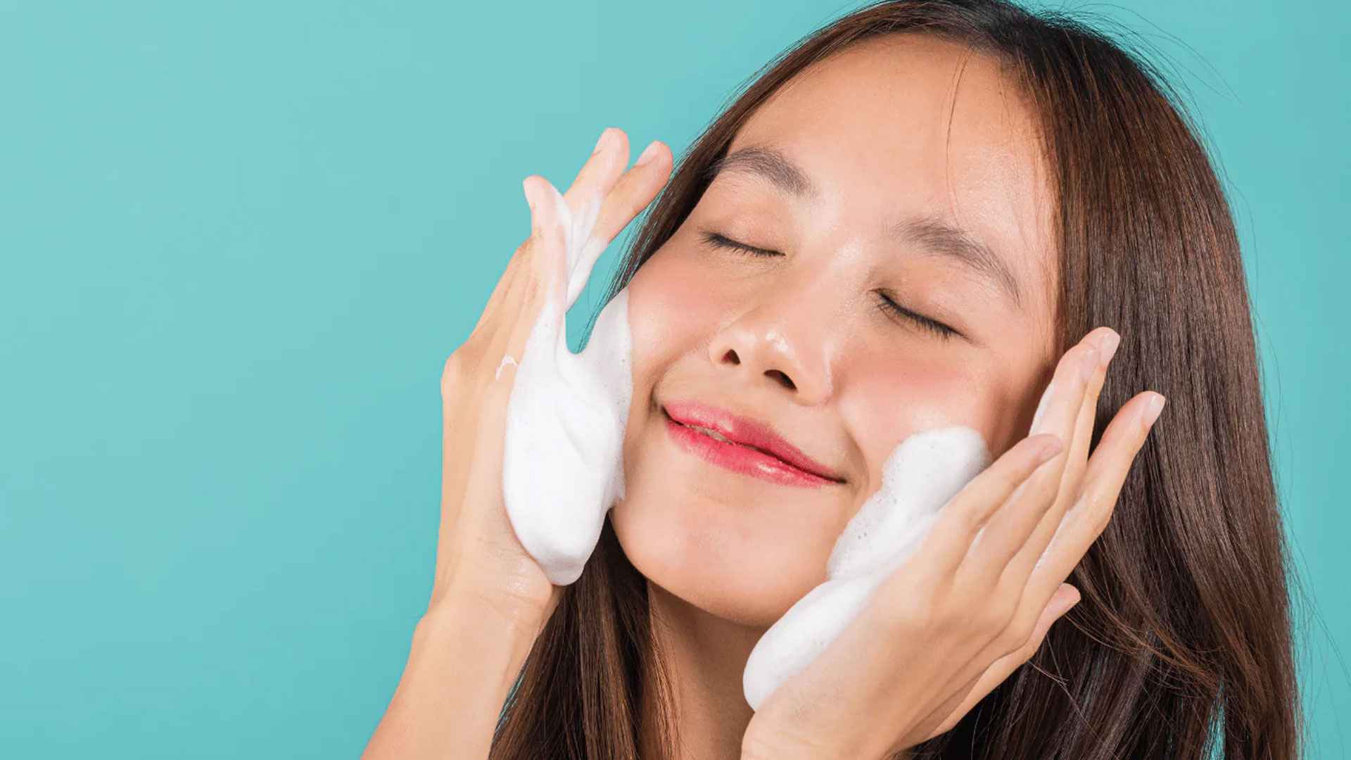 তৈলাক্ত ত্বক? যেমন ক্লিনজার ব্যবহার করবেন