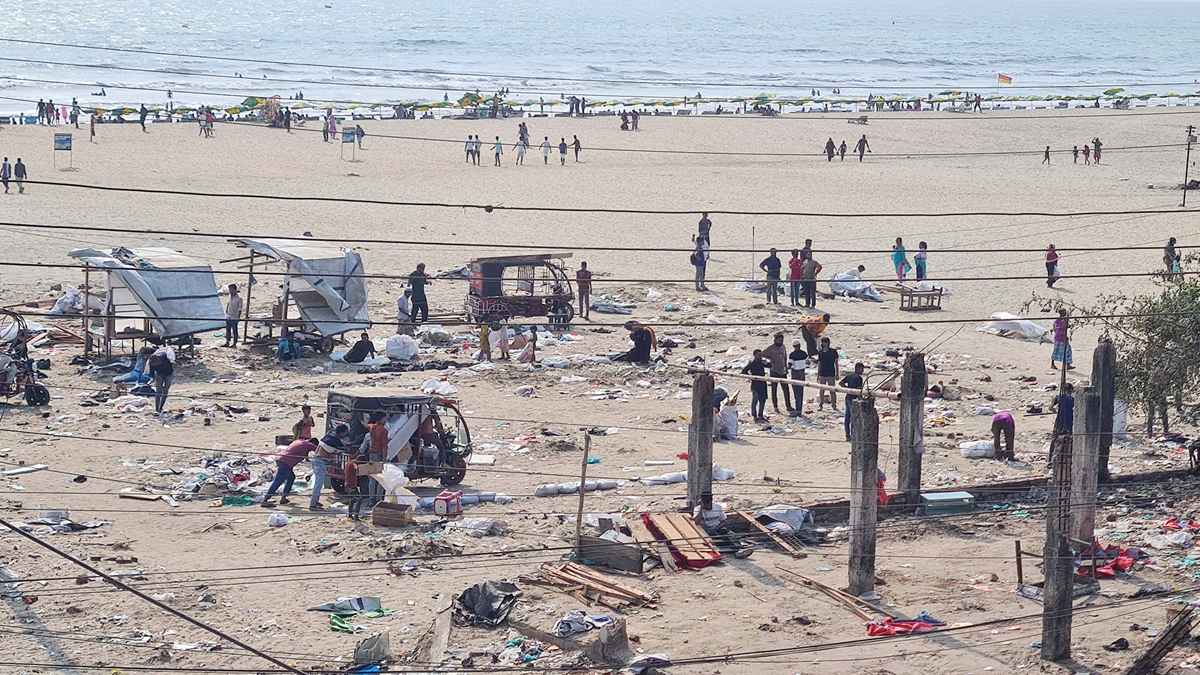 কক্সবাজার সমুদ্রসৈকতে ৮০০ অবৈধ স্থাপনা অপসারণ
