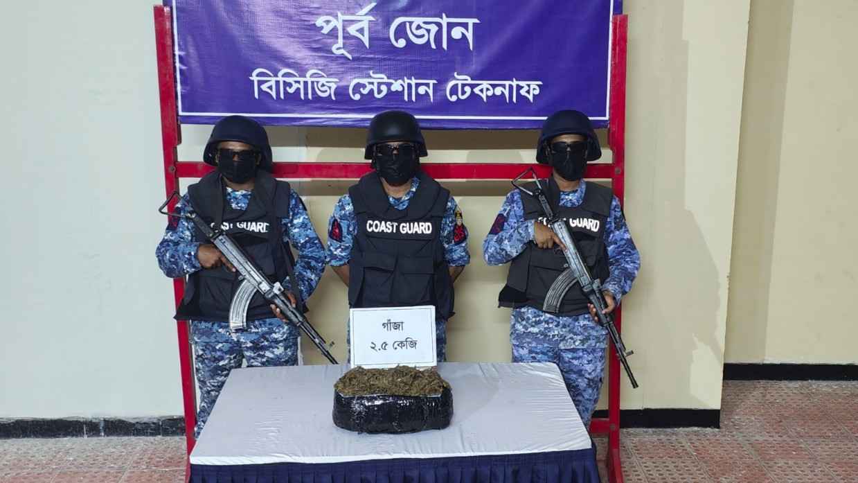 টেকনাফে লাখ টাকার গাঁজা জব্দ
