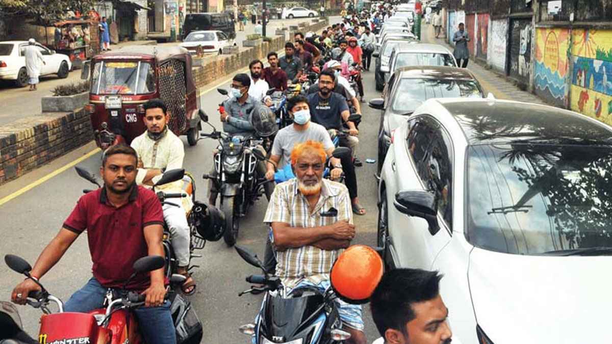 তেল ক্রয়ে হুড়াহুড়ি, লাগাম টানল বিপিসি
