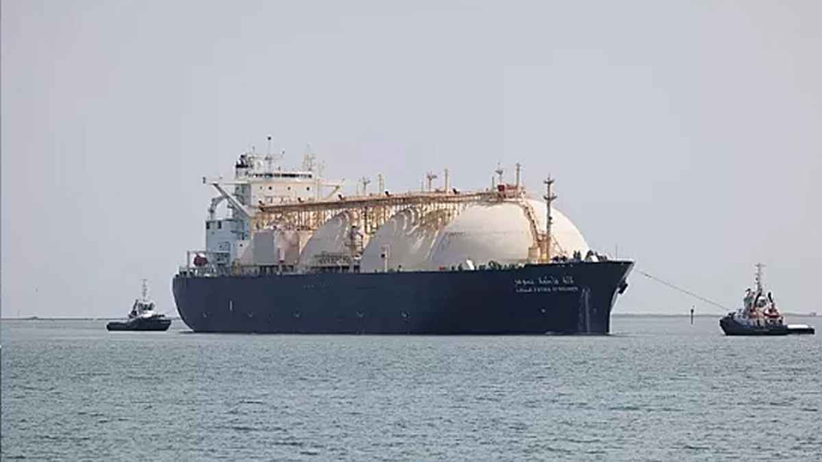 চট্টগ্রাম বন্দরের জলসীমায় এসেছে এলপিজি-এলএনজিবাহী ৮ জাহাজ