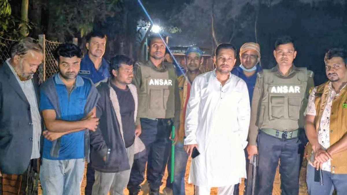 চৌদ্দগ্রামে অবৈধভাবে মাটি কাটায় ৫ লাখ টাকা অর্থদণ্ড, ৩ জনের জেল