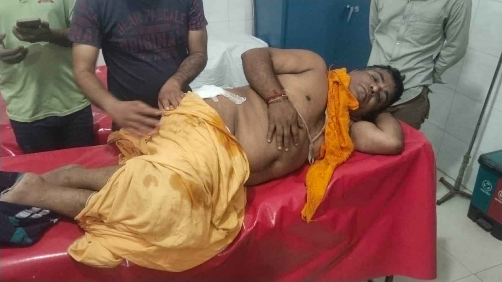 কুমিল্লায় দুর্বৃত্তের ছোড়া ককটেল বিস্ফোরণ, পুরোহিতসহ ৩ জন আহত