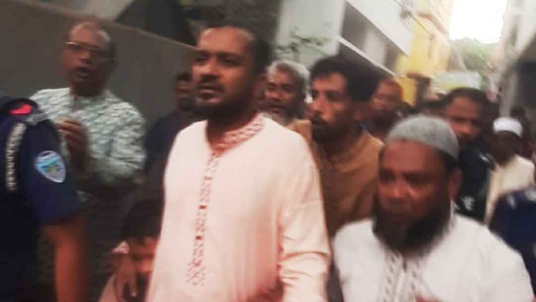 ঈদের দিন প্যারোলে মুক্তি পেয়ে বাবার জানাজায় স্বেচ্ছাসেবক লীগ নেতা