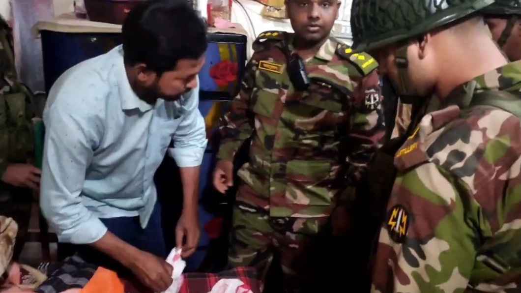 গাজীপুরে বিপুল পরিমাণ ইয়াবা ও টাকাসহ মাদক কারবারি আটক