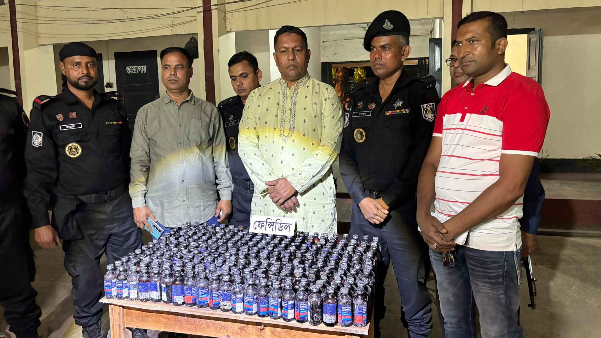 কালীগঞ্জে পরিত্যক্ত অবস্থায় ৩২৪ বোতল ফেনসিডিল জব্দ