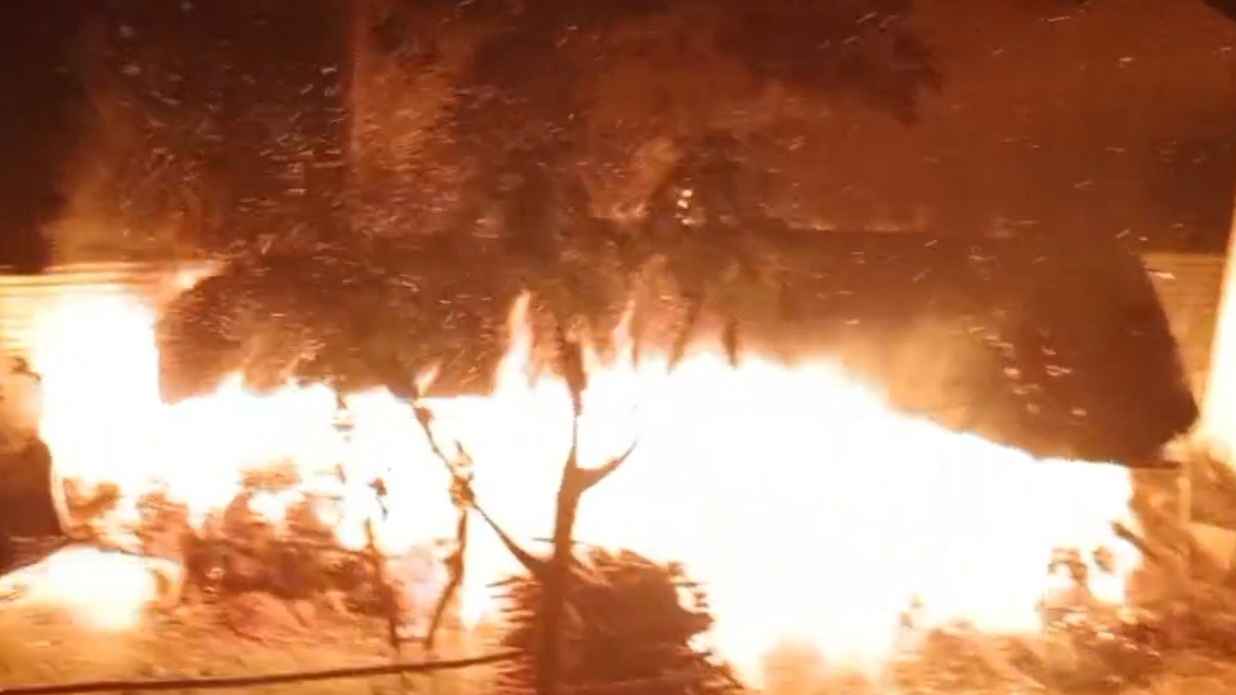 মাদারীপুরে পটকা বাজি ফোটাতে গিয়ে আগুন