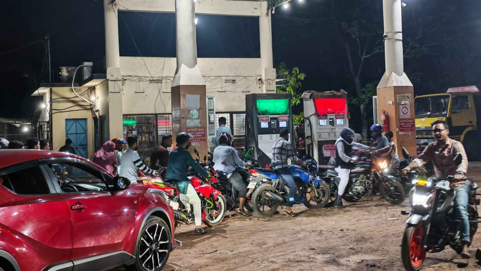 অকটেন শূন্য পিরোজপুরের ফিলিং স্টেশন, বিপাকে যানবাহন চালকরা