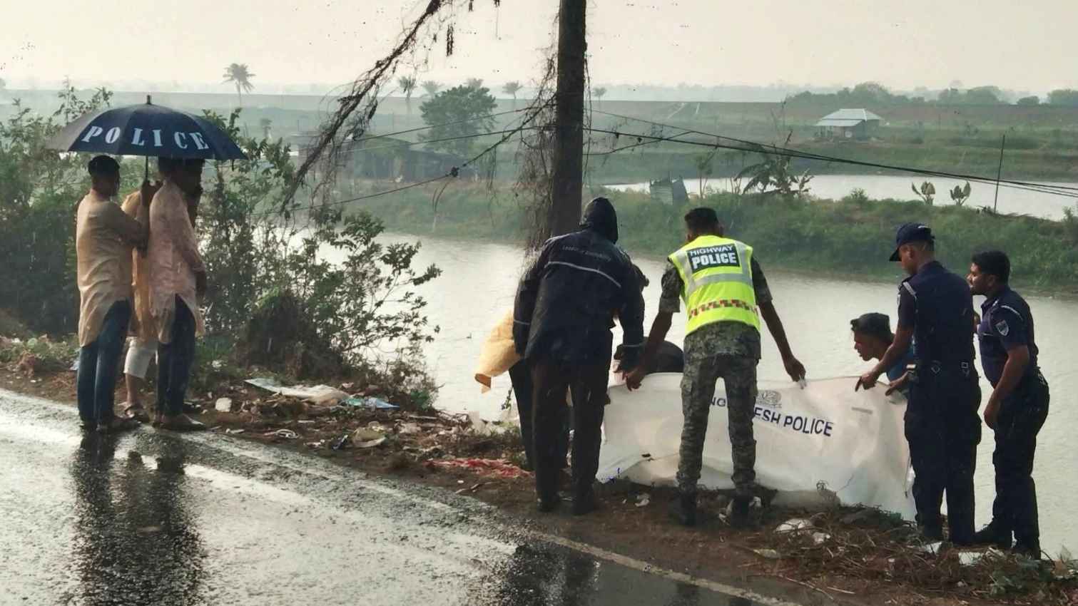 নড়াইলে ময়লার স্তূপে পড়ে ছিলো বৃদ্ধর মরদেহ, মেলেনি পরিচয়
