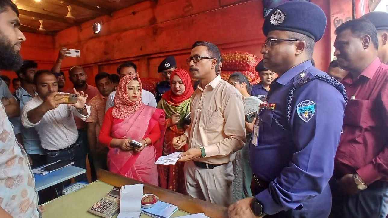 ব্রাহ্মণবাড়িয়ায় নিত্যপণ্যের বাজারে অভিযান, লাখ টাকা জরিমানা