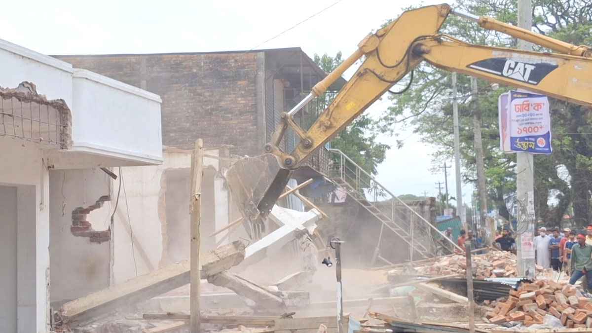 দুর্গাপুরে উচ্ছেদ অভিযানে গুঁড়িয়ে দেওয়া হলো ৩৫ স্থাপনা