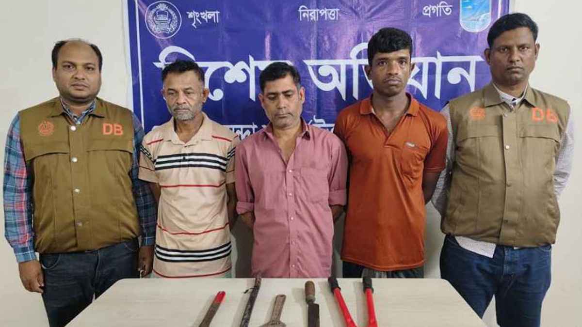 ধামরাইয়ে ডাকাতির প্রস্তুতিকালে গ্রেফতার ৩