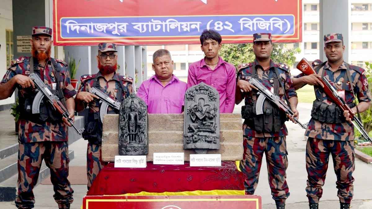 দিনাজপুরে কষ্টিপাথরের মূর্তি ও বেলেপাথরের শিলা উদ্ধার, গ্রেফতার ২