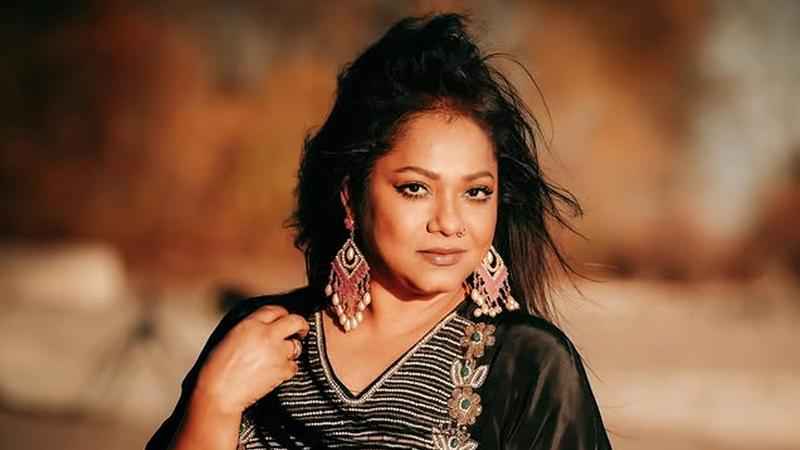 পরকীয়ার অভিযোগে মুখ খুললেন ডলি সায়ন্তনী