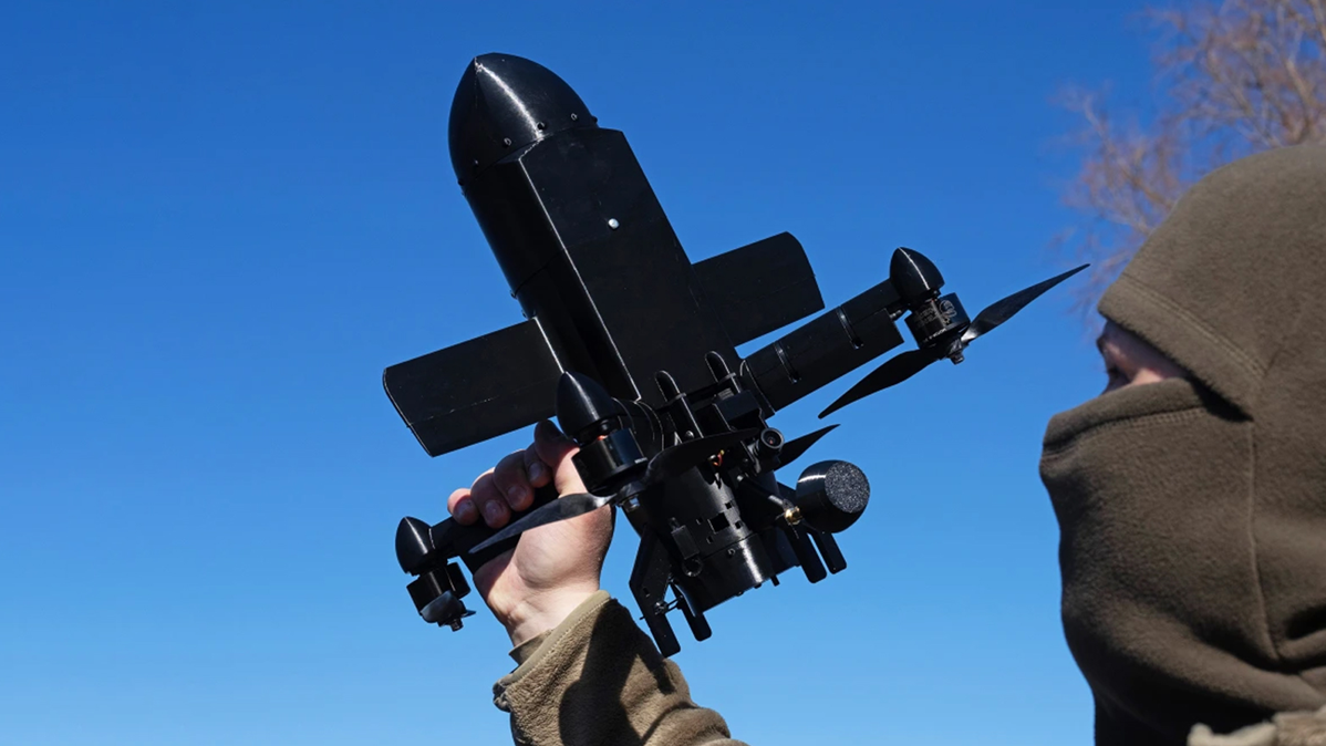 আমিরাতে ইউক্রেনের ড্রোন প্রতিরক্ষা ডিপোতে ইরানের হামলা