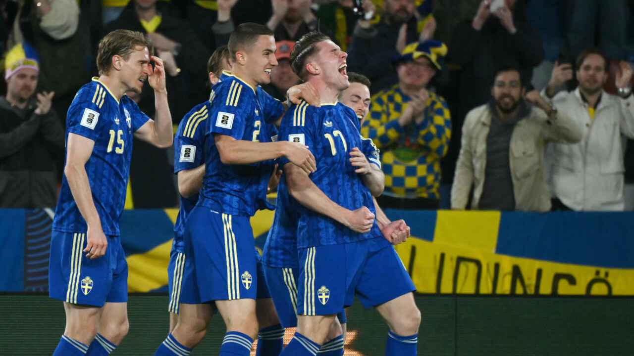 ইয়োকেরেসের হ্যাটট্রিকে বেঁচে রইল সুইডেনের বিশ্বকাপ স্বপ্ন