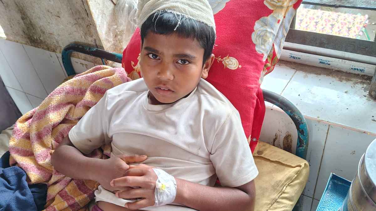 কলমাকান্দায় জমি নিয়ে বিরোধে হামলা-বসতবাড়িতে আগুন, নারীসহ আহত ৪