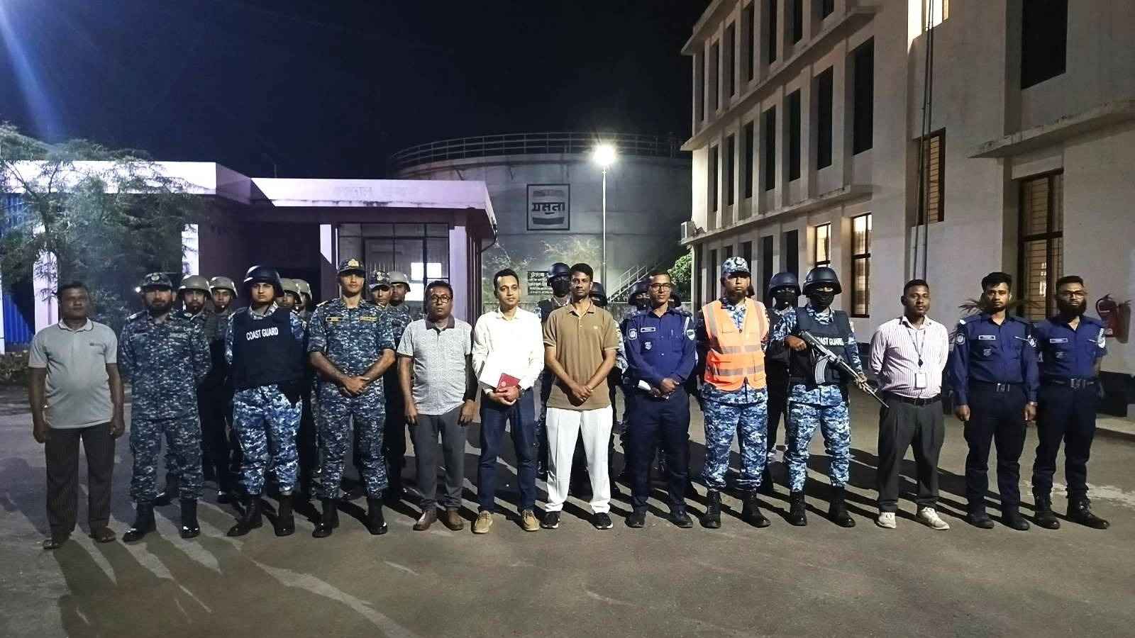 মোংলায় অবৈধভাবে মজুদ ১২ হাজার ৬১৩ লিটার তেলের সন্ধান