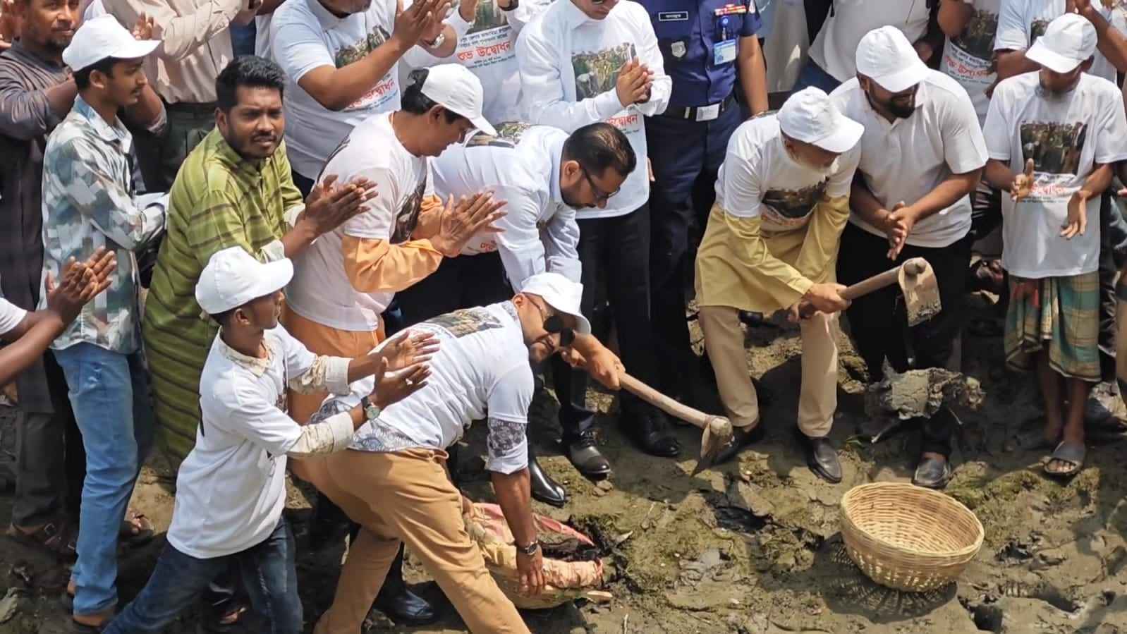 পিরোজপুরে খাল পুনঃখনন কাজের উদ্বোধন করেন প্রতিমন্ত্রী সোহেল মনজুর