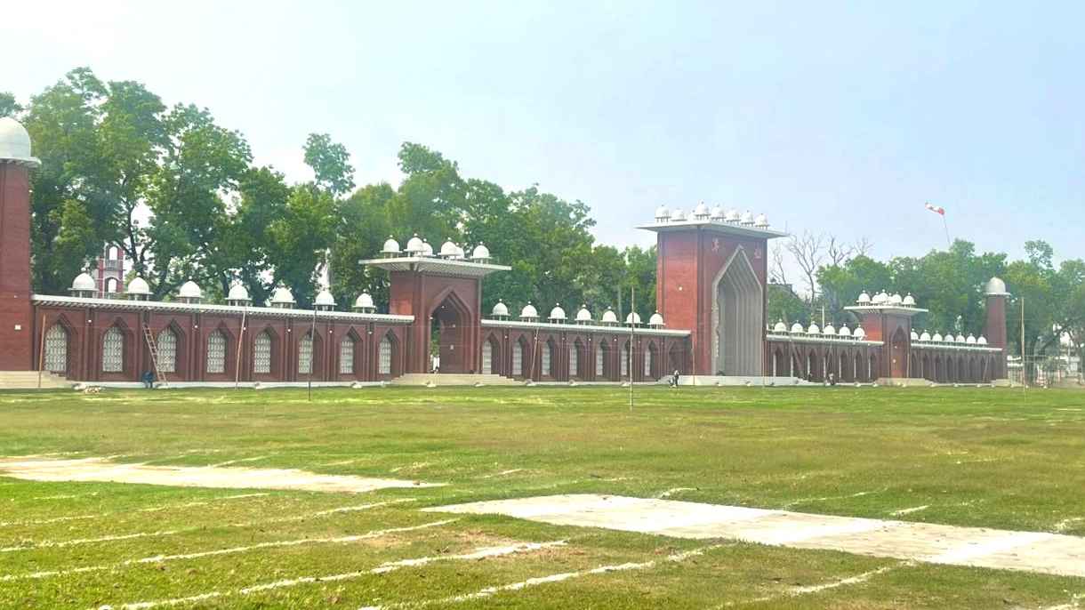 ঈদ জামাতের জন্য প্রস্তুত গোর-এ শহীদ ময়দান