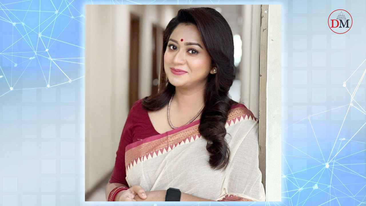 এ শহর মায়ের জন্য আহাজারির সময় দেয় না, শুধুই ছুটে চলে...