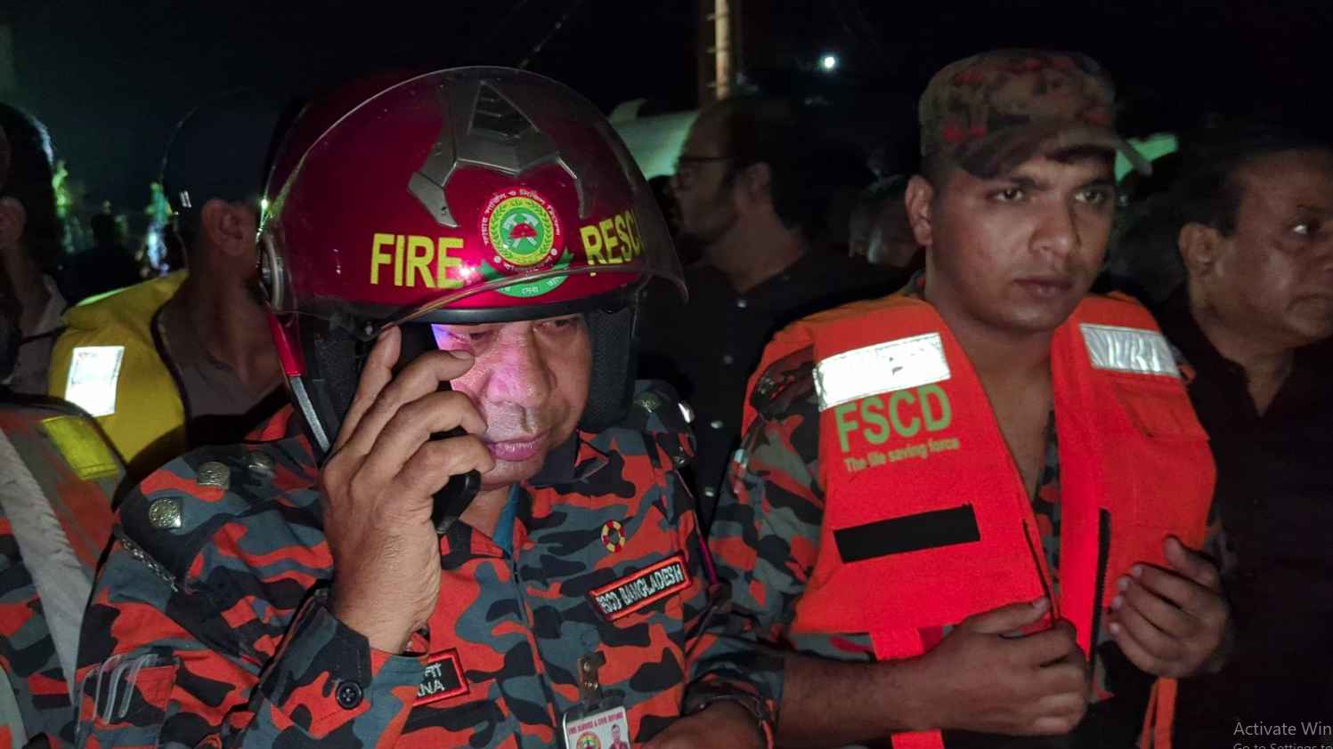 পন্টুন থেকে পদ্মায় তলিয়ে গেছে বাস, ২ জনের লাশ উদ্ধার