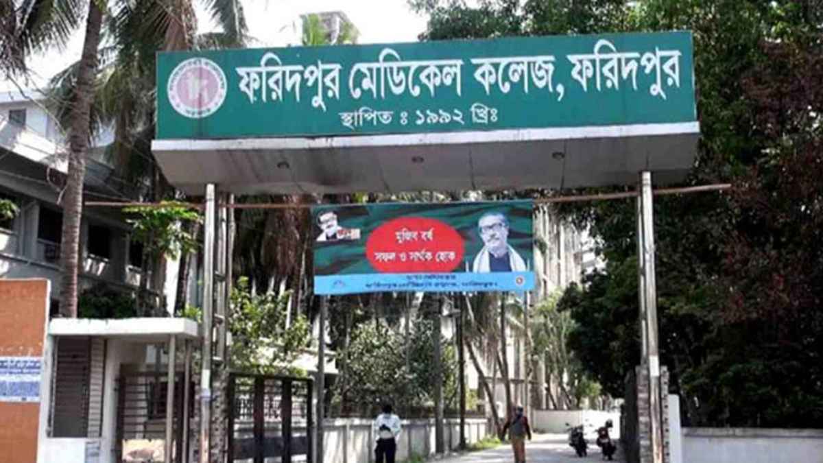 ফরিদপুরে গলা ও পায়ের রগ কেটে যুবককে হত্যাচেষ্টা, হামলাকারীকে গণপিটুনি