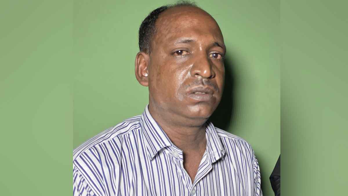 ফ্যামিলি কার্ডের নামে প্রতারণা, যুবক আটক