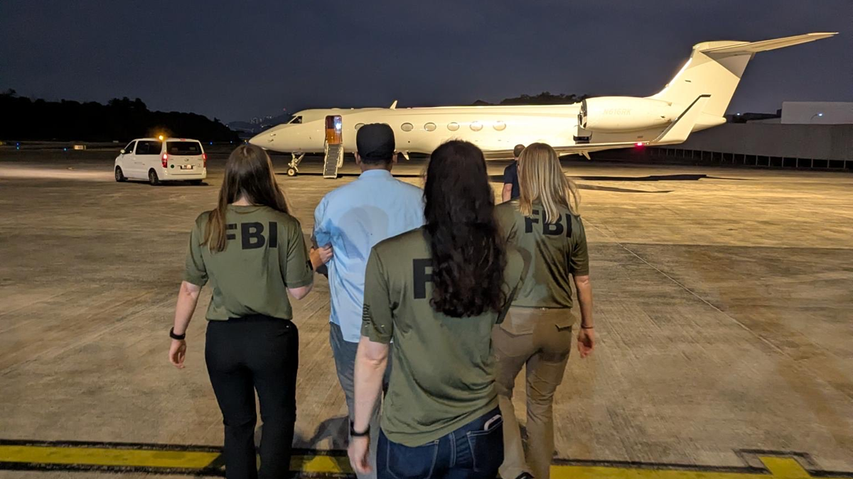 মালয়েশিয়া থেকে বাংলাদেশিকে ধরে নিয়ে গেল এফবিআই