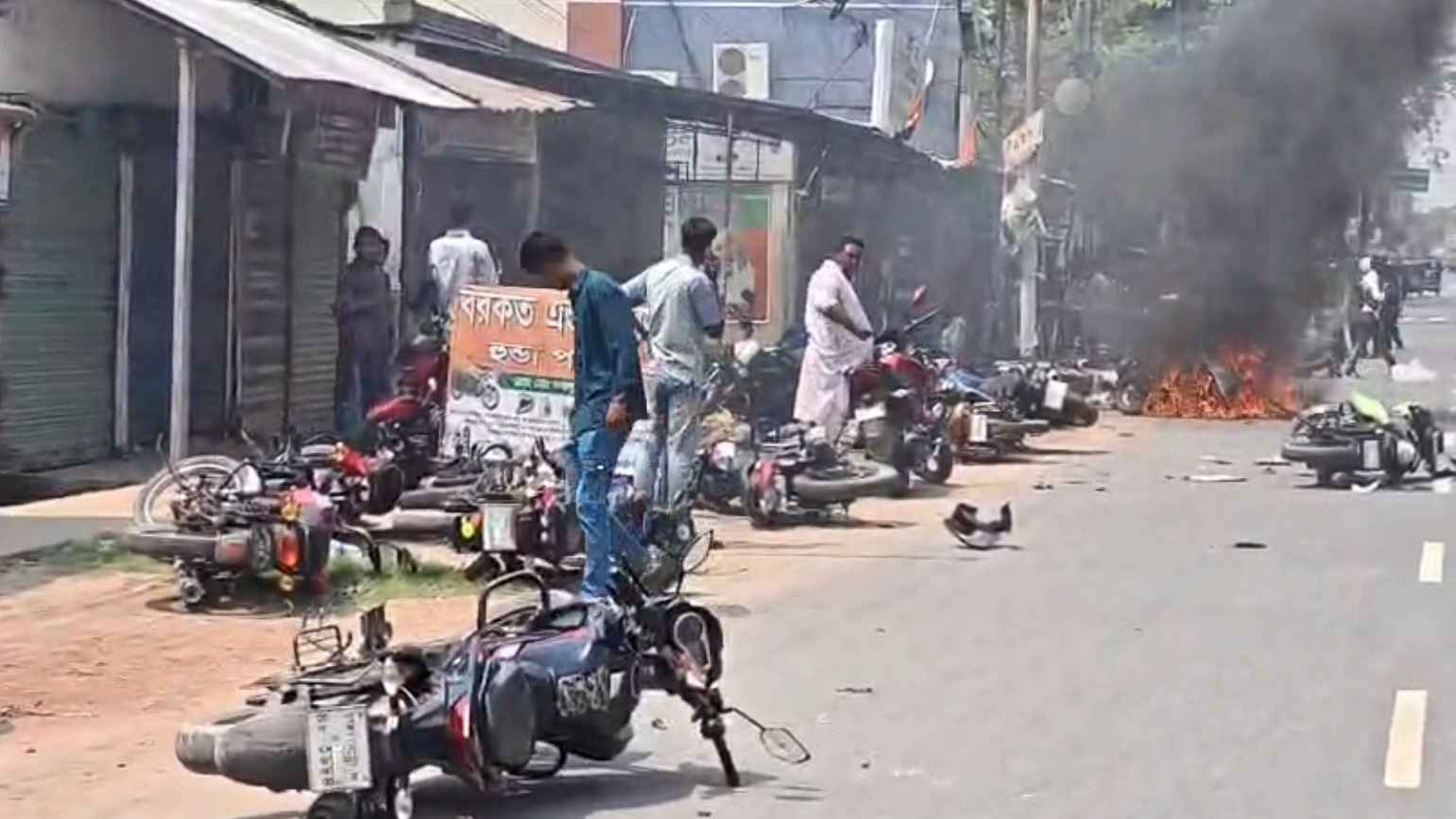 ঈশ্বরদীতে বিএনপির দুইপক্ষের সংঘর্ষ: এখনও হয়নি মামলা, আটক ১৯