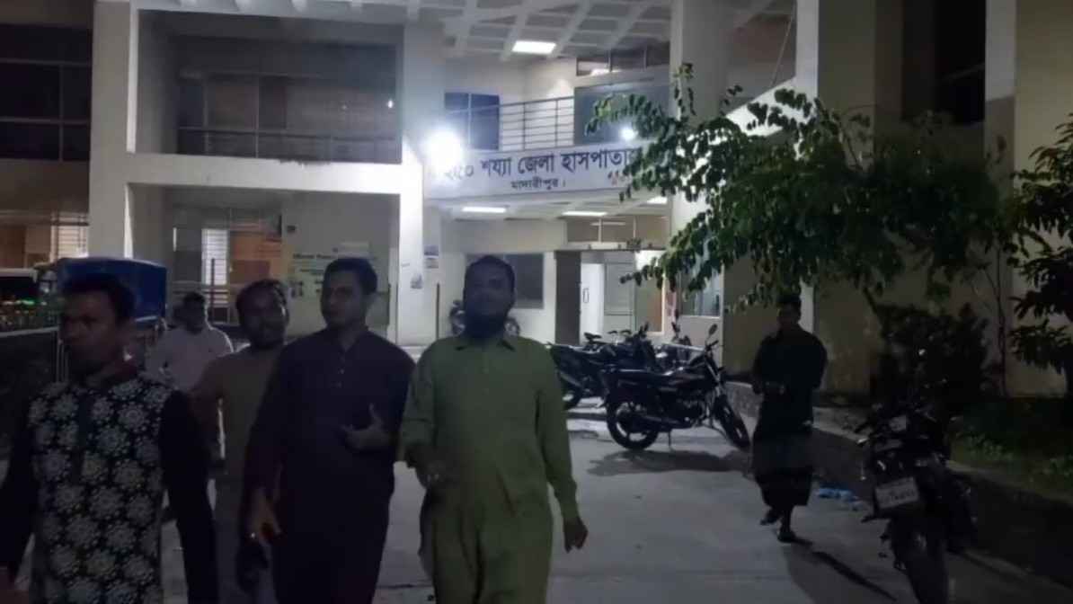 মাদারীপুরের তুচ্ছ ঘটনা নিয়ে হামলায় আহত ৪