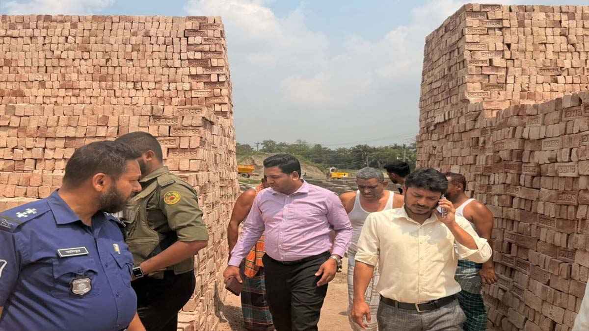 ফেনীর দুই ইটভাটাকে ২ লাখ টাকা জরিমানা