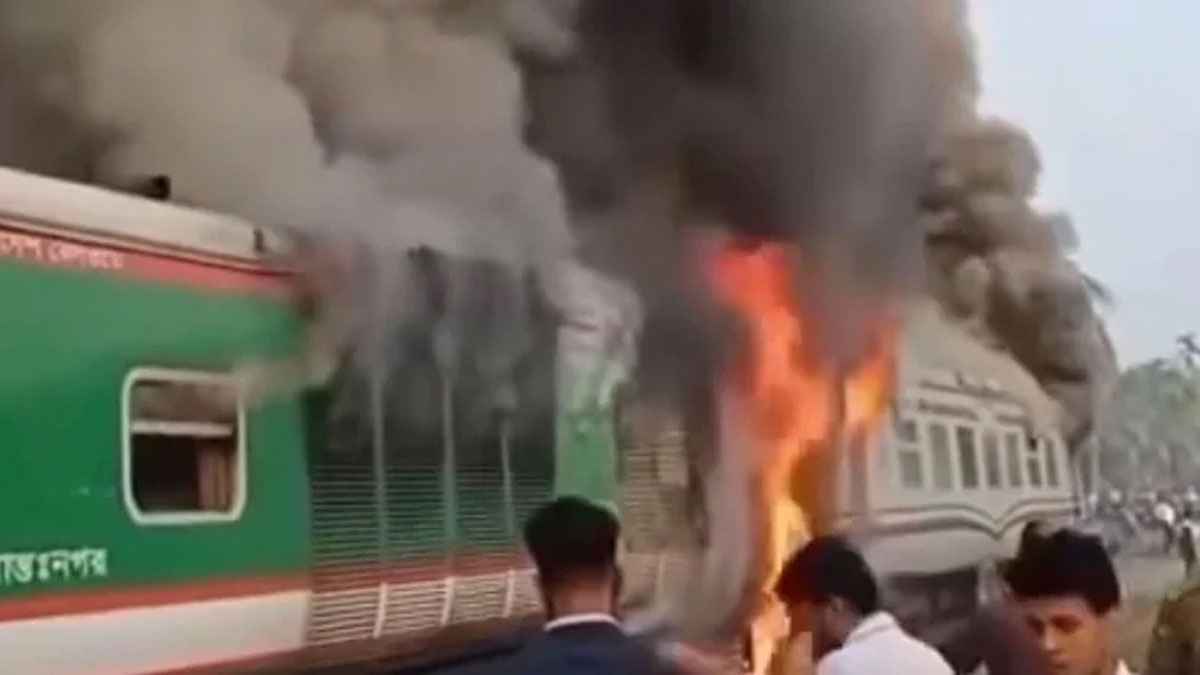 চট্টলা এক্সপ্রেসে আগুন, সূত্রপাত পাওয়ার কারে