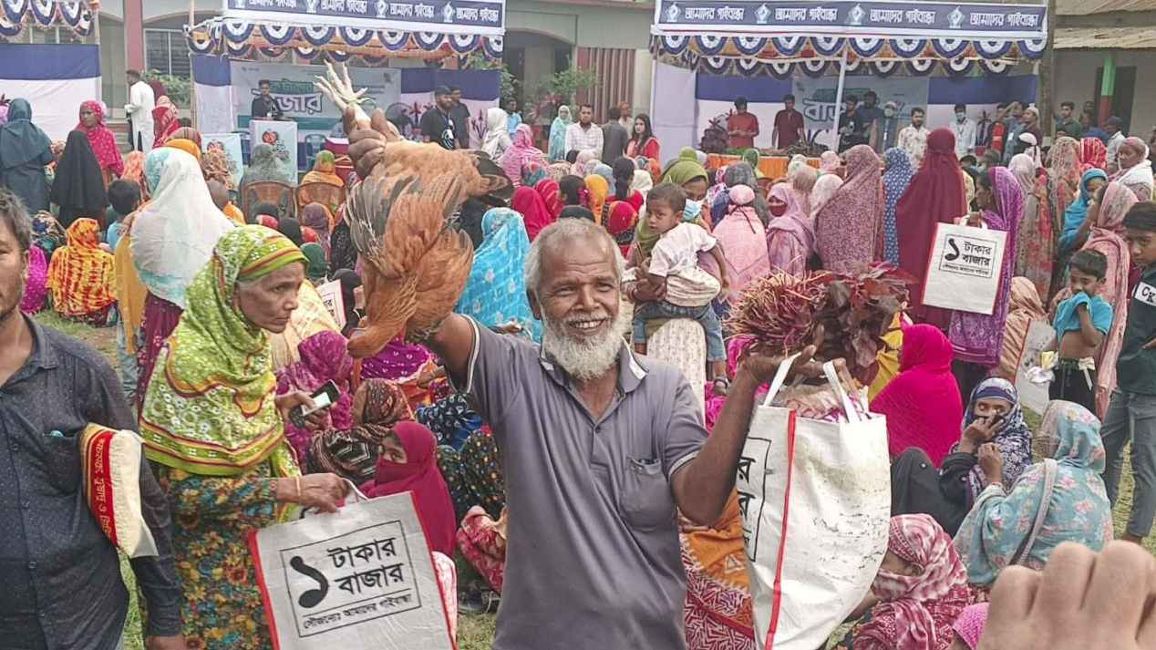 গাইবান্ধায় ১ টাকায় ১৮ পদের নিত্যপণ্য পেল ২৫০ পরিবার