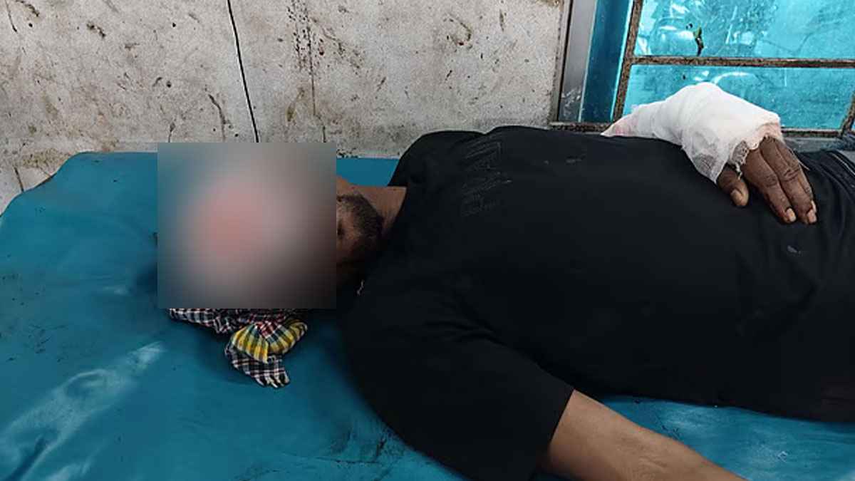 হাসপাতালে ঢুকে যুবককে কুপিয়ে জখম, অবস্থা আশঙ্কাজনক