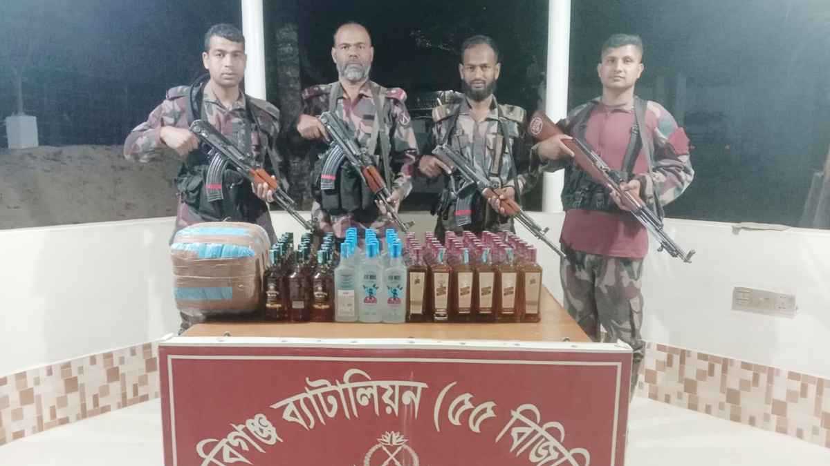 ৯৩ বোতল ভারতীয় মদ ও ৫ কেজি গাঁজা জব্দ