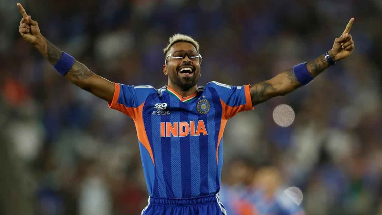 রেকর্ড শিরোপা ঘরে তুলে হার্দিক— ‘১০টি শিরোপা জিততে চাই’ 