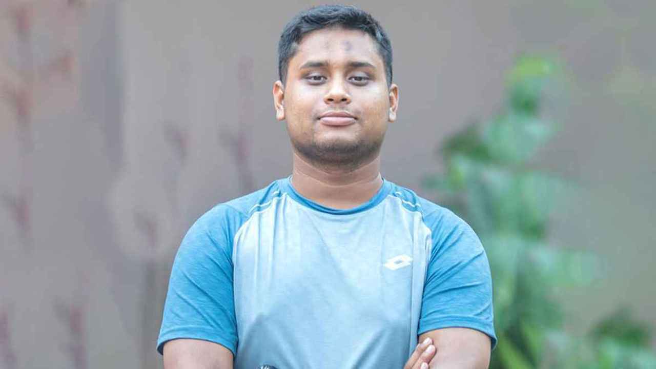 ফেসবুক থেকে কত আয় করেন, জানালেন হাসনাত