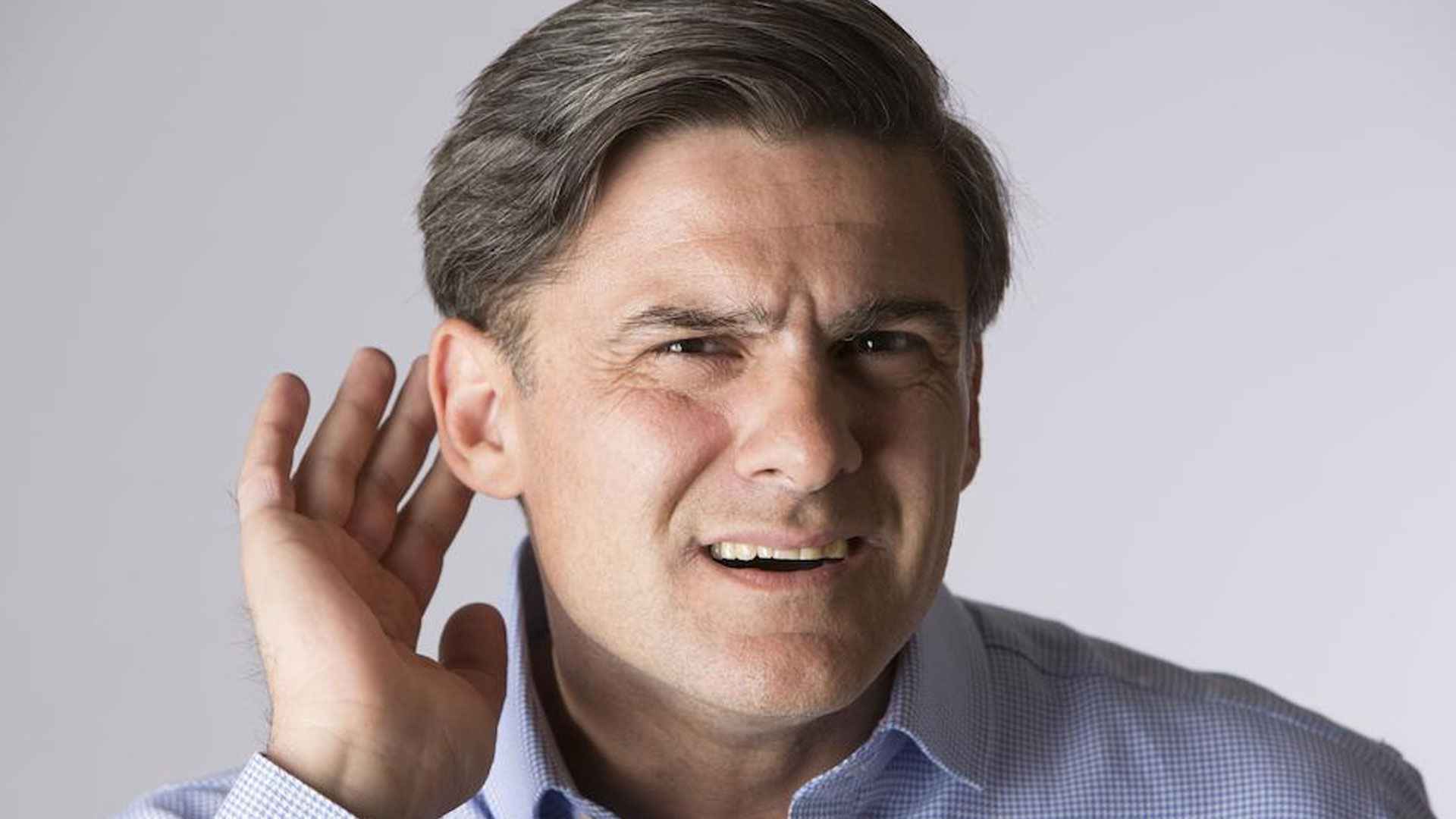 কানে কম শুনছেন? এসব লক্ষণে সতর্ক হোন! 