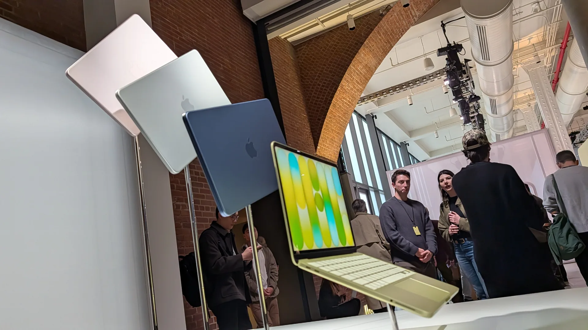 i-tried-apples-macbook-neo-this-is-2026s-breakout-budget-lap_mxcv.1920