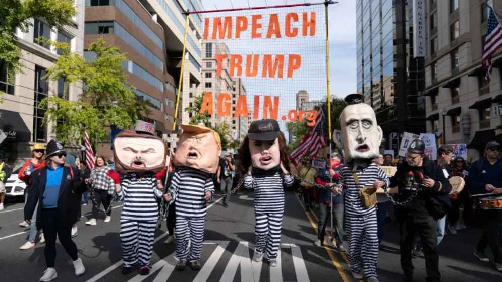 ট্রাম্পকে সরাতে ইতিহাসে সর্ববৃহৎ আন্দোলনের ডাক