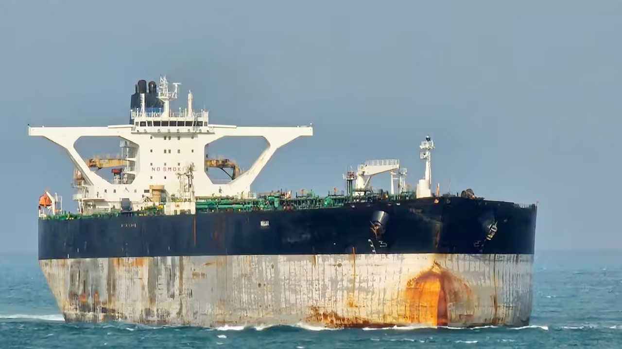 হরমুজে তেলবাহী ট্যাঙ্কার পাহারা দিতে প্রস্তুত নয় মার্কিন নৌবাহিনী