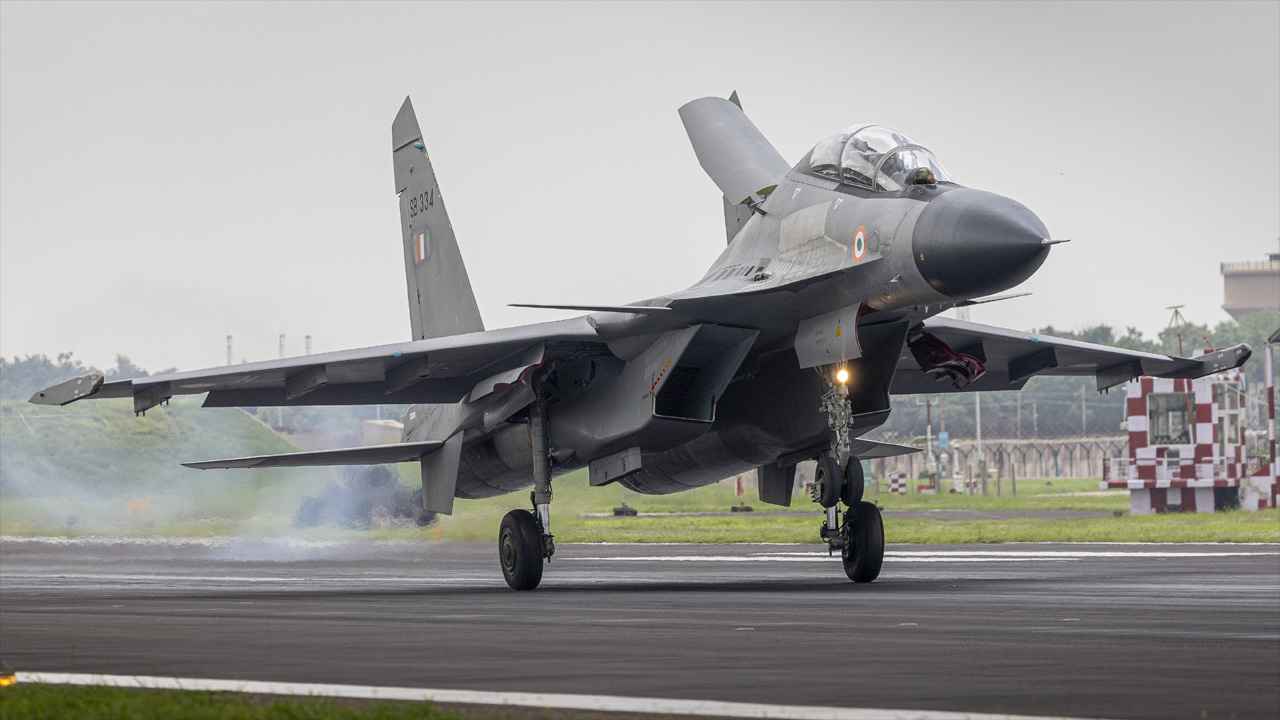 ভারতের ‘সুখোই-৩০’ যুদ্ধবিমান মাঝ আকাশে নিখোঁজ