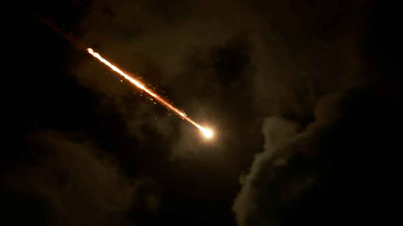 ইসরায়েলে এক ঘণ্টায় ইরান ৩ দফা মিসাইল ছুড়ল